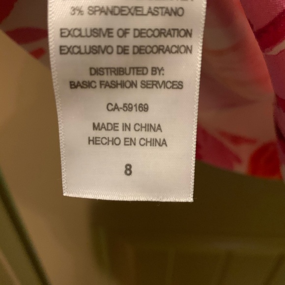 Elegant & Fun Tight Fitting Flowery Summer Dress - Picture 6 of 8